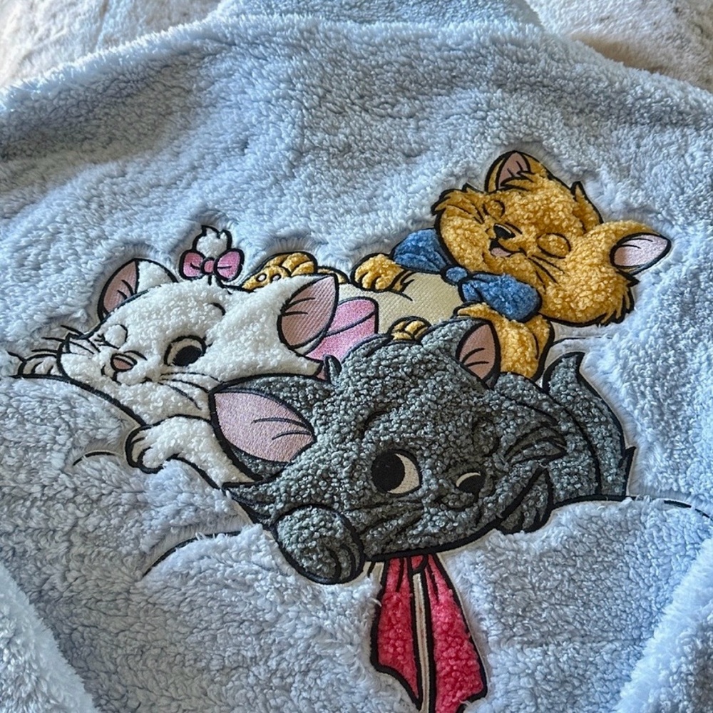 Cakeworthy | The Aristocats Embroidered Sherpa Jacket | Medium - Picture 6 of 7